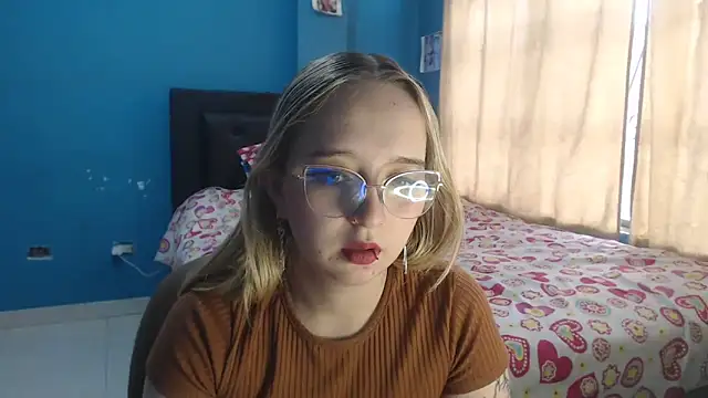 Liaroberts1 online show from 12-04-25, 12:15