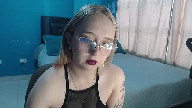 Liaroberts1 online show from 09-12-25, 11:43