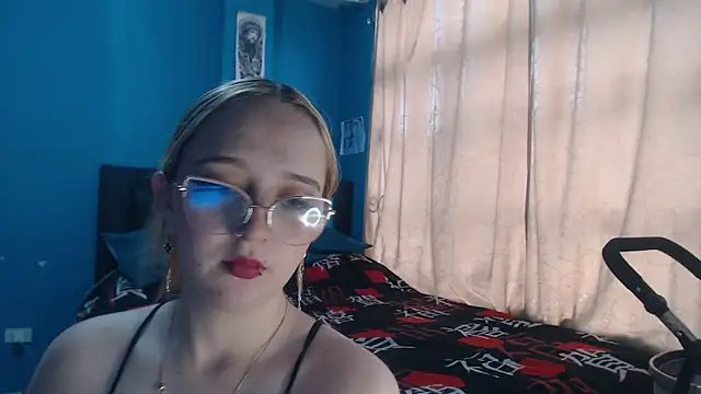 Liaroberts1 online show from 10-07-25, 12:06