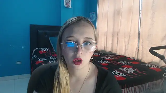 Liaroberts1 online show from 11-24-25, 12:16