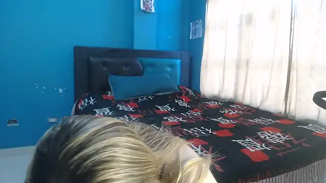 Liaroberts1 online show from 11-25-25, 12:16