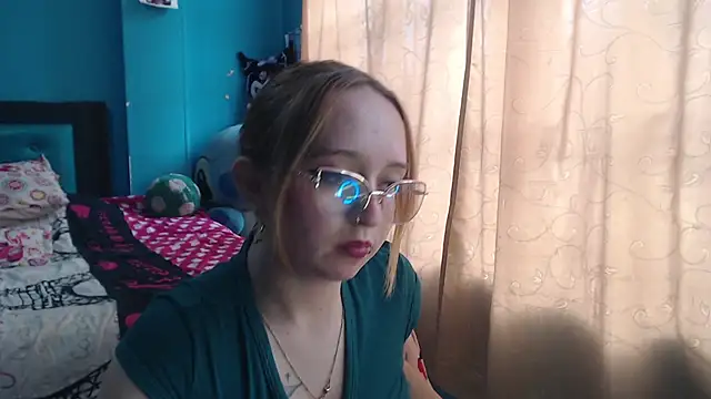 Liaroberts1 online show from 03-18-25, 06:06