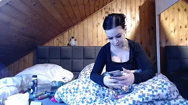 BoeseMoni1998 online show from 10-26-25, 08:26