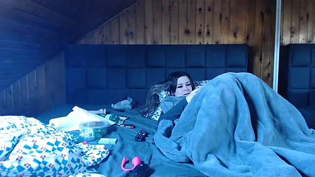 BoeseMoni1998 online show from 03-18-25, 03:12