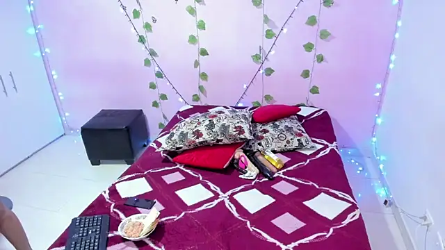 Snapshot of ambersmitx chatting on 01-09-25, 11:45 ambersmitx online show from 01-09-25, 11:45