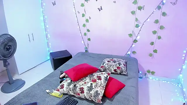 Snapshot of ambersmitx chatting on 02-15-25, 02:55 ambersmitx online show from 02-15-25, 02:55