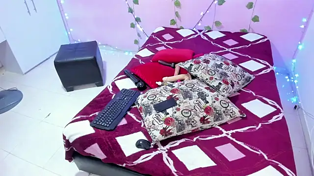 Snapshot of ambersmitx chatting on 01-01-25, 03:46 ambersmitx online show from 01-01-25, 03:46