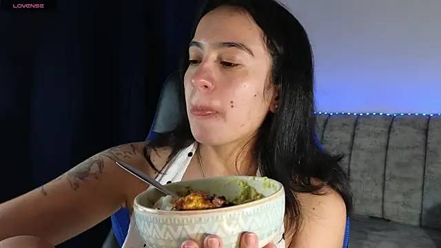 Snapshot of ZaraDames_ chatting on 04-22-26, 03:24 ZaraDames online show from 04-22-26, 03:24