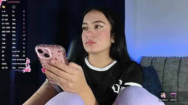 Snapshot of ZaraDames_ chatting on 05-04-26, 04:38 ZaraDames online show from 05-04-26, 04:38