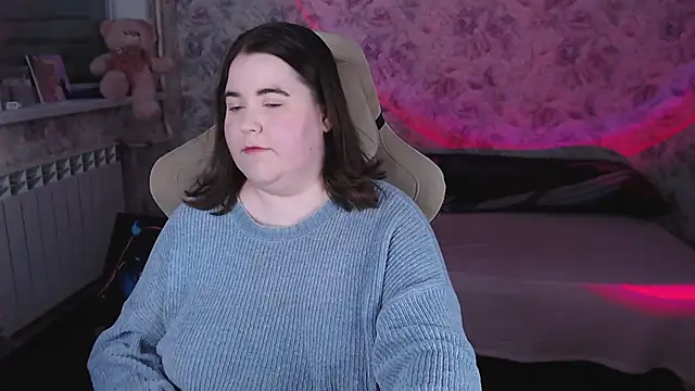 Estelle Hicks online show from 04-10-26, 06:37