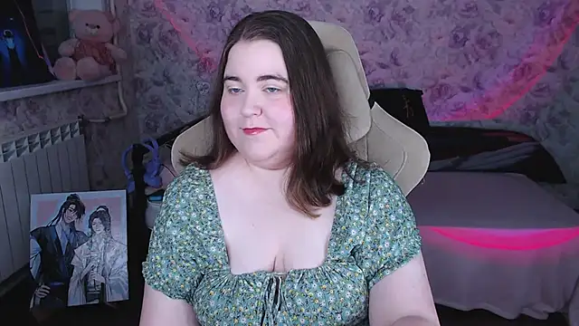 Estelle Hicks online show from 06-14-26, 07:26