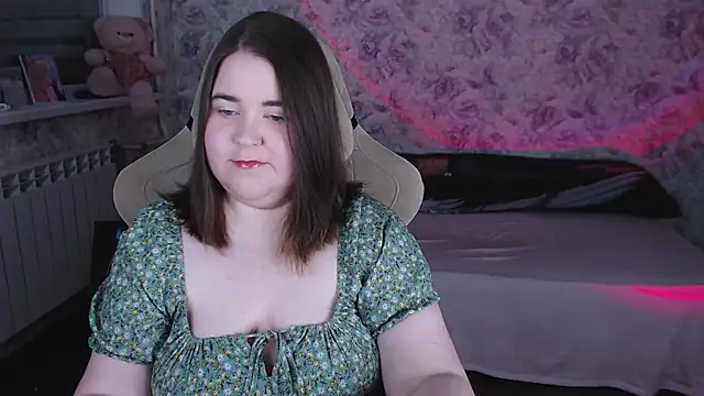 Estelle Hicks online show from 04-18-26, 06:54