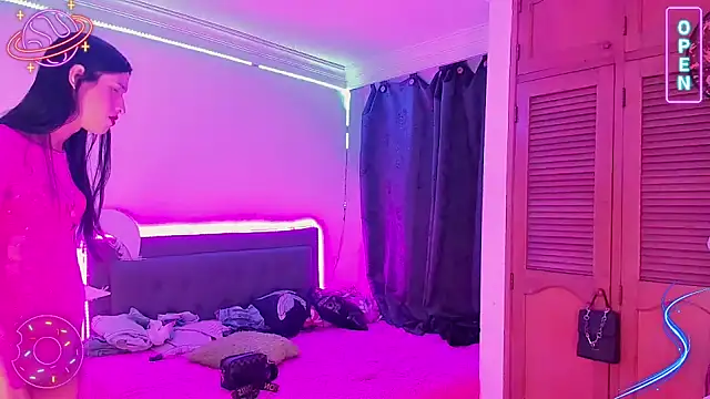 Snapshot of LittleEmmaa chatting on 12-04-24, 03:09 LittleEmmaa online show from 12-04-24, 03:09