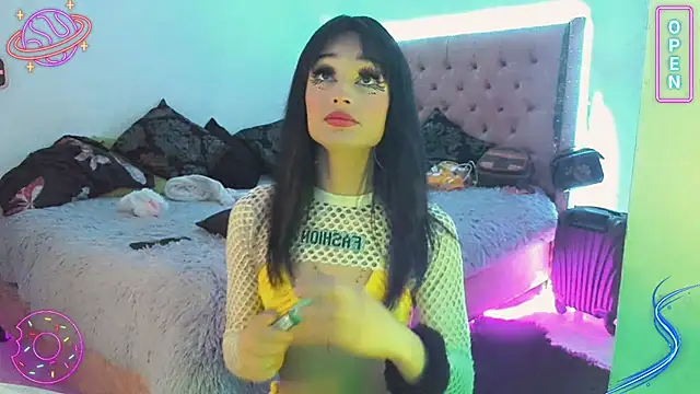 Snapshot of LittleEmmaa chatting on 01-19-25, 11:10 LittleEmmaa online show from 01-19-25, 11:10