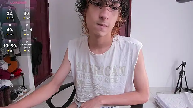 Danni boy online show from 12-15-25, 01:17