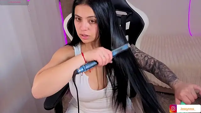 Victoryyy  online show from 12-21-25, 06:31