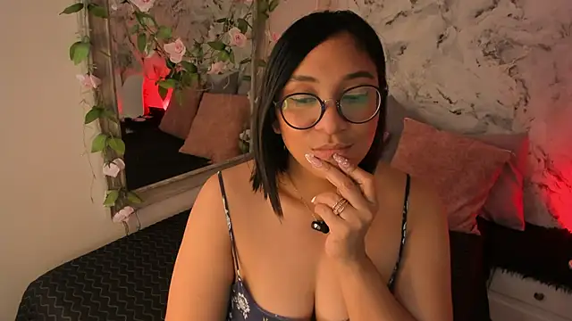 Snapshot of Bella_desi_ chatting on 05-27-26, 02:02 Bella desi online show from 05-27-26, 02:02