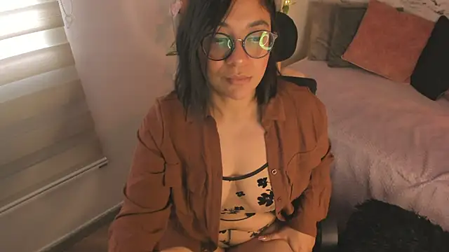Snapshot of Bella_desi_ chatting on 06-26-26, 01:28 Bella desi online show from 06-26-26, 01:28