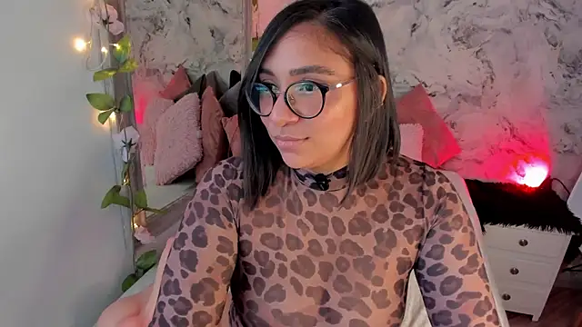 Snapshot of Bella_desi_ chatting on 07-15-26, 12:45 Bella desi online show from 07-15-26, 12:45