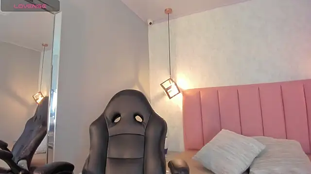 SUNNYCYRUS online show from 10-24-25, 12:26