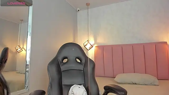 SUNNYCYRUS online show from 03-13-26, 12:43