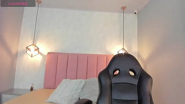 SUNNYCYRUS online show from 10-27-25, 12:28