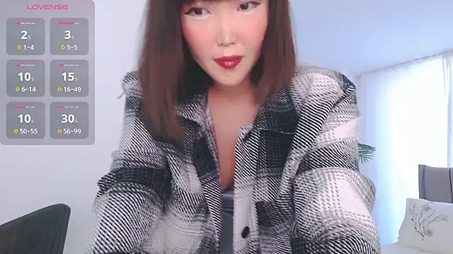 Snapshot of TumiLio chatting on 02-24-25, 01:42 TumiLio online show from 02-24-25, 01:42