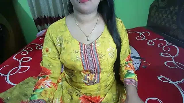 Snapshot of BengaliQueenStar chatting on 07-19-26, 03:20 BengaliQueenStar online show from 07-19-26, 03:20