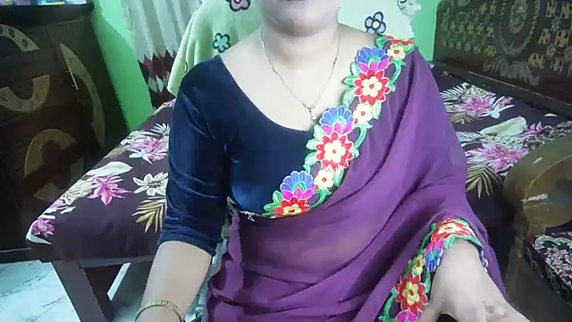 Snapshot of BengaliQueenStar chatting on 06-21-26, 04:02 BengaliQueenStar online show from 06-21-26, 04:02