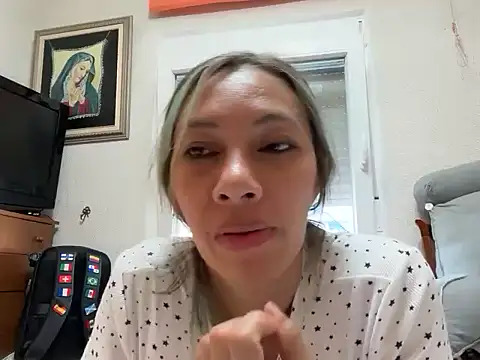 Snapshot of yenlo01 chatting on 06-03-26, 06:56 yenlo01 online show from 06-03-26, 06:56