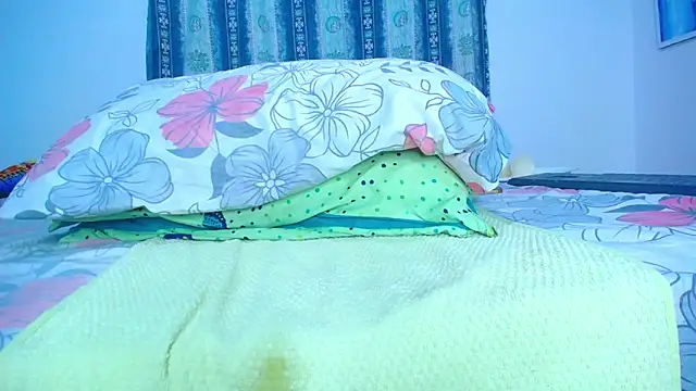 Snapshot of cristinapuerta- chatting on 12-16-25, 10:14 cristinapuerta- online show from 12-16-25, 10:14