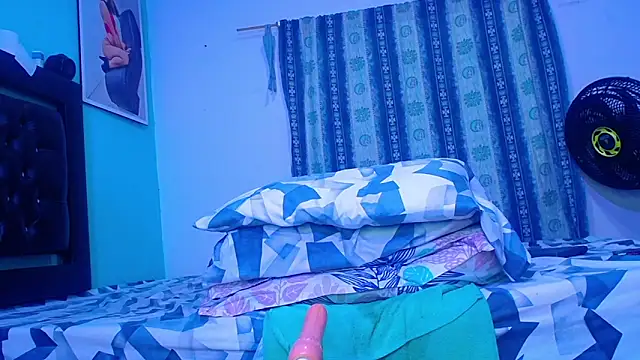 Snapshot of cristinapuerta- chatting on 12-28-24, 08:25 cristinapuerta- online show from 12-28-24, 08:25