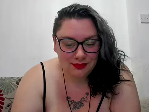 Bustycurves online show from 09-28-25, 08:05