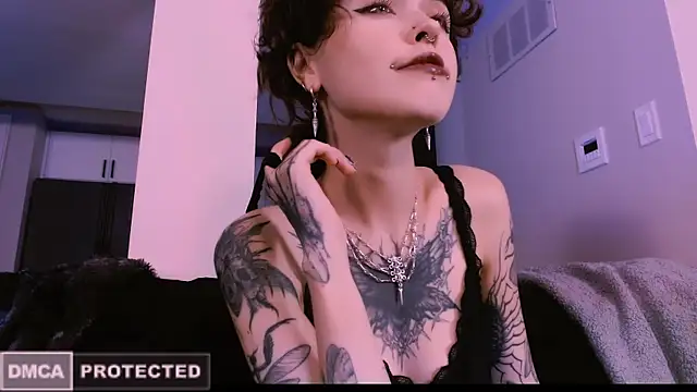 Snapshot of NaughtyLittleFox chatting on 09-15-25, 05:19 NaughtyLittleFox online show from 09-15-25, 05:19