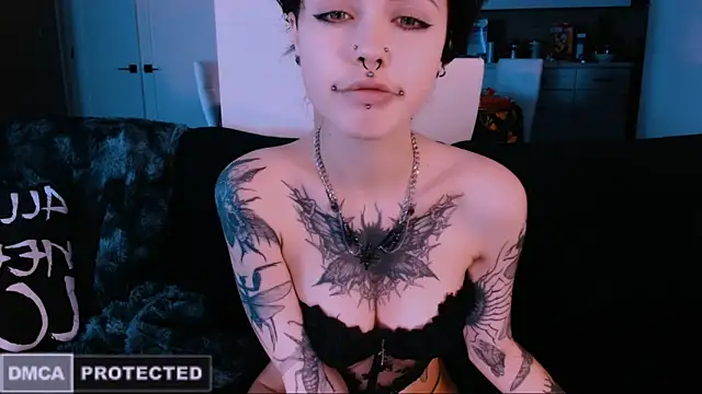 NaughtyLittleFox online show from 12-22-25, 04:01