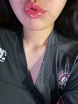 minmin2kk5 online show from 12-21-25, 03:47