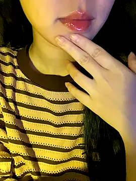 minmin2kk5 online show from 12-18-25, 06:07