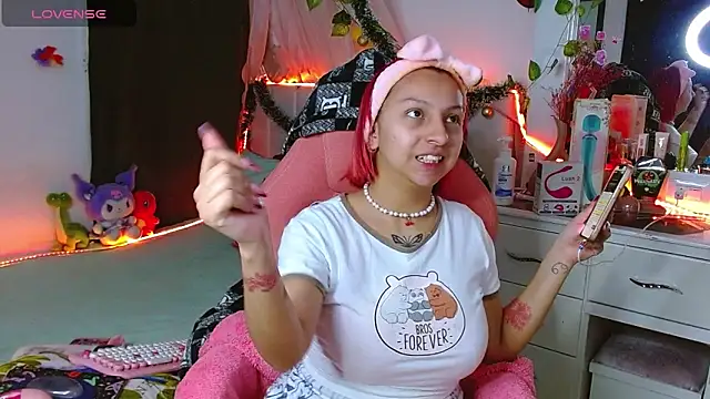 Littlerouse  online show from 12-19-25, 10:34