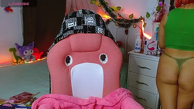 Littlerouse  online show from 12-21-25, 10:54