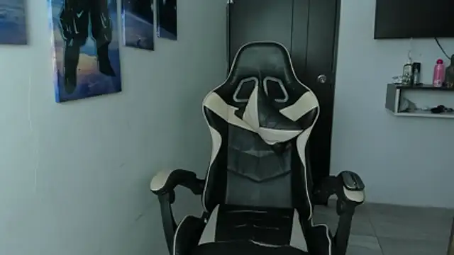 naomi berckley online show from 01-09-26, 04:19