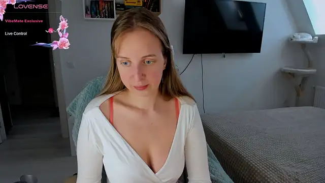 Snapshot of violet_blue_eyes chatting on 09-10-25, 01:10 violet blue eyes online show from 09-10-25, 01:10