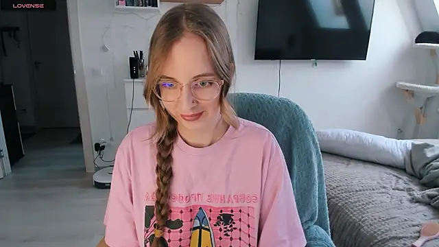 violet blue eyes online show from 02-16-26, 12:59