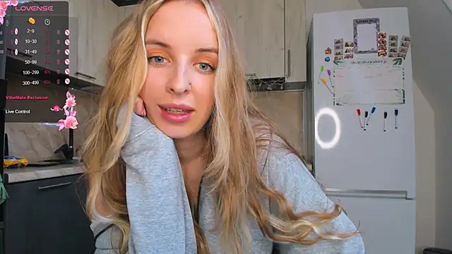 Snapshot of violet_blue_eyes chatting on 02-05-25, 01:22 violet blue eyes online show from 02-05-25, 01:22