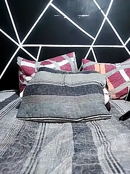 YummyChocolatexx2 online show from 04-14-26, 11:21