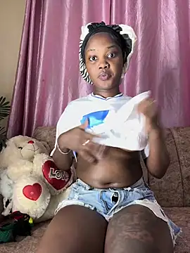 Snapshot of Queen_Arnah254 chatting on 06-10-26, 06:20 Queen Arnah254 online show from 06-10-26, 06:20
