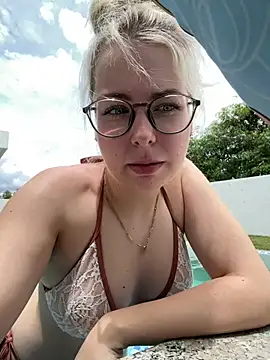 Snapshot of Livewithlucy chatting on 08-05-26, 04:50 Livewithlucy online show from 08-05-26, 04:50