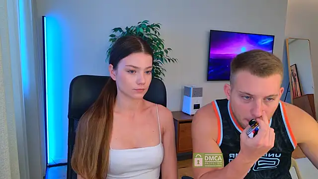 Snapshot of Jony_and_Jessica chatting on 06-23-26, 04:32 Jony and Jessica online show from 06-23-26, 04:32