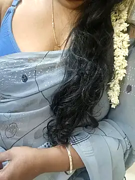 Snapshot of Janavi-janu chatting on 10-13-25, 12:18 Janavi-janu online show from 10-13-25, 12:18