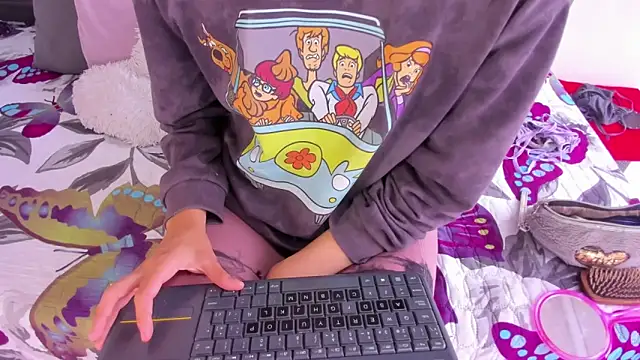 Cherllynn online show from 12-20-25, 04:10