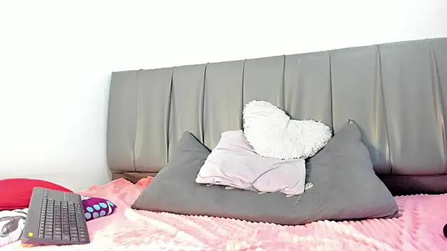 Snapshot of Cherllynn chatting on 02-06-25, 04:36 Cherllynn online show from 02-06-25, 04:36